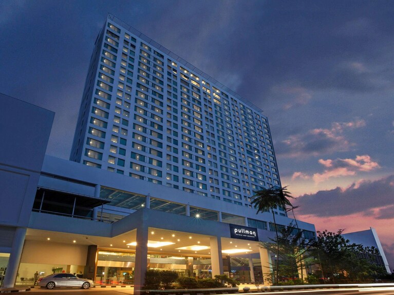 Pullman Hotel Kuching Exterior